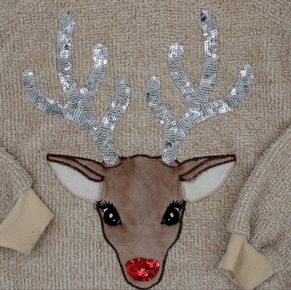 Secret Treasures Women’s Small Cream Reindeer Fuzzy Sleepwear Top - Picture 7 of 7